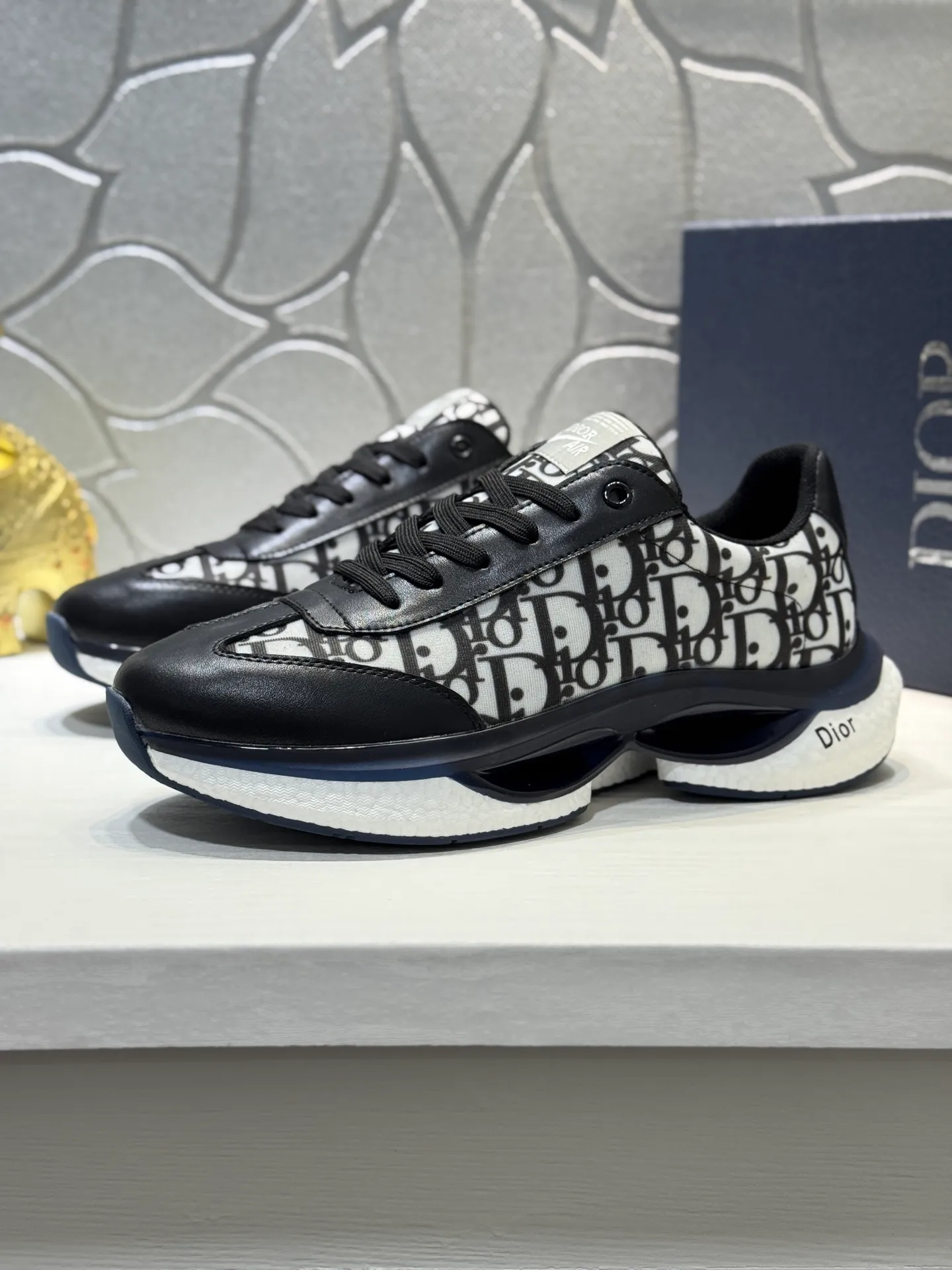Men's shoes 💰440 [New model] 🐬🐬Original quality (Dior) latest style sports shoes 🎁Casual and fashionable men's shoes 👟Best model💥Simple and elegant version, exclusive for trendy men. Unique official website latest brand elements 👑original decoration, imported cowhide stitching with classic fabrics, fashionable and generous accessories, ✅foamed TPU wear-resistant** outsole, light and comfortable. Size: 38-44 (45 customized